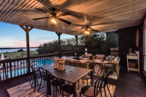 Lakefront Luxe 6BR 4,5BA Holiday Home with Pool & Hot Tub